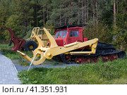 SHARYA, RUSSIA - SEPTEMBER 04, 2023: LT-65 jaw timber loader. in the exhibition of logging equipment on a sunny September day. Редакционное фото, фотограф Виктор Карасев / Фотобанк Лори