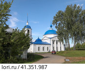 Город Переславль-Залесский, улица Московская, 11. Ярославская область. Вид на Сретенский Храм (храм Сретенья Господня) в солнечный летний день (2023 год). Стоковое фото, фотограф Наталья Николаева / Фотобанк Лори