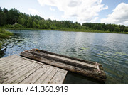 Деревянная лодка-долбленка. Стоковое фото, фотограф Яковлев Сергей / Фотобанк Лори