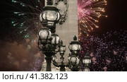 Celebratory colorful fireworks over the Lamp posts on Alexander III Bridge ( 4K, time lapse, with zoom). Paris, France. This arch bridge is one of the most beautiful river crossings in the world (2023 год). Стоковое видео, видеограф Владимир Журавлев / Фотобанк Лори