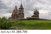 Деревянные храмы на острове Кижи, Карелия (2023 год). Редакционное фото, фотограф Олег Пученков / Фотобанк Лори