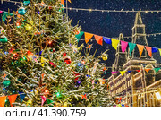 Christmas tree with decorations at night in Moscow street (2016 год). Стоковое фото, фотограф Галина Царькова / Фотобанк Лори