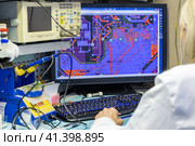 Россия. Санкт-Петербург. Инженер-технолог за разработкой оборудования. Russia. Saint-Petersburg. Engineer-technologist for the development of equipment. (2023 год). Стоковое фото, фотограф Алексей Смышляев / Фотобанк Лори