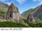 Старинные могильные склепы у горного села Эль-Тюбю. Кабардино-Балкария (2023 год). Стоковое фото, фотограф Виктор Карасев / Фотобанк Лори