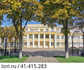 Тирасполь, Приднестровье, Молдова. Приднестровский государственный университет им. Т.Г. Шевченко. (2023 год). Редакционное фото, фотограф Александра Селина / Фотобанк Лори