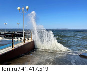 Волны на Спортивной набережной во Владивостоке в ветренную погоду. Стоковое фото, фотограф Овчинникова Ирина / Фотобанк Лори