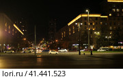 Машины на Московском проспекте в Санкт-Петербурге вечером (2023 год). Редакционное видео, видеограф Евгений Митрофанов / Фотобанк Лори