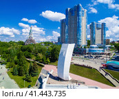 SAMARA, RUSSIA - MAY 21: Day view of the apartment complex Ladya, May 21 2016, Samara. The complex is located in the heart of the city of Samara on the Volga river. Стоковое фото, фотограф Андрей Аркуша / Фотобанк Лори