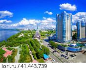SAMARA, RUSSIA - MAY 21: Day view of the apartment complex Ladya, May 21 2016, Samara. The complex is located in the heart of the city of Samara on the Volga river. Стоковое фото, фотограф Андрей Аркуша / Фотобанк Лори