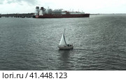 Yacht trips on the North Sea. A sailing yacht struggles with the tidal current. (2023 год). Редакционное видео, видеограф Артем Лукин / Фотобанк Лори