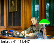 Рабочий стол и восковая фигура начальника службы безопасности Н.С.Власика. Дача И.В. Сталина, Сочи (2023 год). Редакционное фото, фотограф Вячеслав Палес / Фотобанк Лори