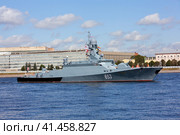 Малый ракетный корабль "Углич" проекта 21631 «Буян-М» Каспийской флотилии с ракетами "Калибр" на Неве. Военно-морской парад ко Дню ВМФ. Санкт-Петербург (2023 год). Редакционное фото, фотограф Сергей Афанасьев / Фотобанк Лори