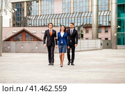Business people walking outside office. Стоковое фото, фотограф Андрей Аркуша / Фотобанк Лори