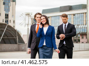 Business people outside office. Стоковое фото, фотограф Андрей Аркуша / Фотобанк Лори