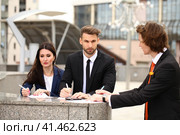 Business people sign a contract. Стоковое фото, фотограф Андрей Аркуша / Фотобанк Лори