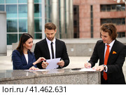 Business people sign a contract. Стоковое фото, фотограф Андрей Аркуша / Фотобанк Лори