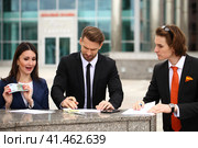 Business people sign a contract. Стоковое фото, фотограф Андрей Аркуша / Фотобанк Лори