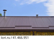 The roof of corrugated sheet. Стоковое фото, фотограф Леонид Еремейчук / Фотобанк Лори