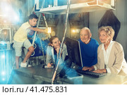 Grandparents and grandchildren resolveing riddles in escape room. Стоковое фото, фотограф Яков Филимонов / Фотобанк Лори