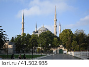 Площадь Султанахмет в Стамбуле, Голубая мечеть (2023 год). Стоковое фото, фотограф Сергей Дрозд / Фотобанк Лори