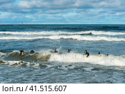 Fishing for amber, people catch amber waves (2018 год). Редакционное фото, фотограф Zima Nadezhda / Фотобанк Лори