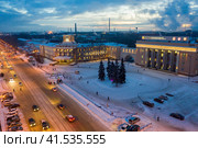 Night view from above of the management building of the Nizhny Tagil Metallurgical Plant (2020 год). Редакционное фото, фотограф Евгений Ткачёв / Фотобанк Лори