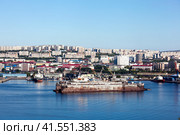 Вид на основные доминанты Мурманска. "AZIMUT" Отель, здание железнодорожного вокзала, морского вокзала и атомного ледокола "Ленин" с противоположного берега Кольского залива, с вершины Абрам-мыса (2023 год). Редакционное фото, фотограф Сергей Афанасьев / Фотобанк Лори