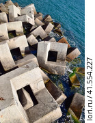 Breakwater of the rectangular stone figures. Стоковое фото, фотограф Леонид Еремейчук / Фотобанк Лори
