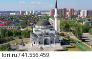 Вид сверху на мечеть в городе Верхняя Пышма. Свердловская область. Россия. Стоковое видео, видеограф Евгений Ткачёв / Фотобанк Лори