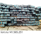 Metal square rods. Warehouse of metal ingots. Стоковое фото, фотограф Леонид Еремейчук / Фотобанк Лори