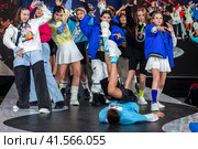 Показ одежды из коллекции VK Store в рамках фестиваля детской моды KIDS FASHION WEEK в "Центральном детском магазине на Лубянке" (ЦДМ) в центре города Москвы, Россия (2023 год). Редакционное фото, фотограф Николай Винокуров / Фотобанк Лори