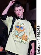 Показ одежды из коллекции VK Store в рамках фестиваля детской моды KIDS FASHION WEEK в "Центральном детском магазине на Лубянке" (ЦДМ) в центре города Москвы, Россия (2023 год). Редакционное фото, фотограф Николай Винокуров / Фотобанк Лори