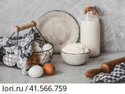 Fresh dairy products, milk, cottage cheese, eggs in stylish ceramic dishes on a gray background. The concept of natural, dietary nutrition. Useful products. Стоковое фото, фотограф Photojuli / Фотобанк Лори