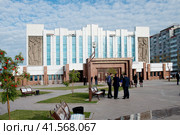 Россия, Уральский федеральный округ, Сибирь, Тюмень, Дворец    культуры "Нефтяник" имени   Виктора Ивановича Муравленко (2018 год). Редакционное фото, фотограф Александр Циликин / Фотобанк Лори