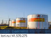 Reservoirs with fuel at the oil depot of Rosneft. Tanks in the light of the setting sun. (2017 год). Редакционное фото, фотограф Леонид Еремейчук / Фотобанк Лори