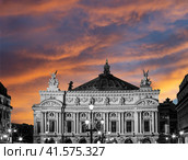 Opera Garnier (Garnier Palace) against the background of a beautiful sky at sunset, Paris, France. Translation: national Academy of Music. UNESCO World Heritage Site (2016 год). Стоковое фото, фотограф Владимир Журавлев / Фотобанк Лори