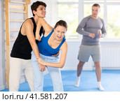 Guy and woman train to perform defense of strangling opponent, while learning self-defense. Стоковое фото, фотограф Яков Филимонов / Фотобанк Лори