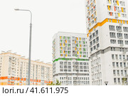 Многоэтажный дом. Новостройка. Multi-storey building. New building. (2022 год). Стоковое фото, фотограф Ольга Митряева / Фотобанк Лори