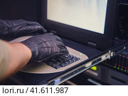 The hacker attempted to breach the system's security by stealing critical information from the console panel. Theft of confidential data from the network connection can result in serious fraud crimes. Стоковое фото, фотограф Андрей Журавлев / Фотобанк Лори
