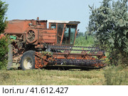 Old rusty combine harvester. Стоковое фото, фотограф Леонид Еремейчук / Фотобанк Лори