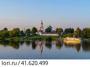 View of the Tolga Monastery from the Volga River during sunset (2023 год). Стоковое фото, фотограф Игорь Кляхин / Фотобанк Лори