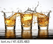 Glasses with yellow liquid on a white background with splashes. Generated by AI. Стоковое AI-изображение, AI-художник Ярославский Максим / Фотобанк Лори