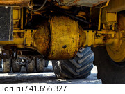 Wheel axle of the tractor. Стоковое фото, фотограф Леонид Еремейчук / Фотобанк Лори