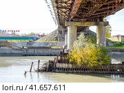 The bridge across the river Protoka in the city of Slavyansk-on- Стоковое фото, фотограф Леонид Еремейчук / Фотобанк Лори