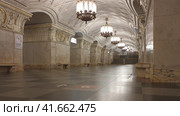 Moscow - July 10, 2022. Central hall of metro station Prospekt Mira Koltsevaya with no people. Interior view. Центральный зал станции метро Проспект Мира Кольцевой линии в Москве. Редакционное фото, фотограф Александр Кузнецов / Фотобанк Лори