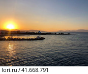 Golden Beautiful sunset at the seaside, Greece. Редакционное фото, фотограф Екатерина Каляева / Фотобанк Лори