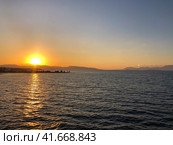 Golden Beautiful sunset at the seaside, Greece. Редакционное фото, фотограф Екатерина Каляева / Фотобанк Лори