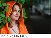Unusually dressed woman with a slight madness in her eyes. A girl in a fantasy hero costume and the darkness of a long corridor. Female portrait with craziness in the night. Стоковое фото, фотограф Андрей Журавлев / Фотобанк Лори