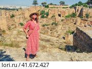 Girl tourist near the ruins of Hannibal house in Carthage, Tunisia, Africa (2019 год). Стоковое фото, фотограф Андрей Журавлев / Фотобанк Лори