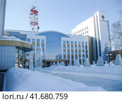 Office building of Yuganskneftegaz of Rosneft in Nefteyugansk. (2015 год). Редакционное фото, фотограф Леонид Еремейчук / Фотобанк Лори